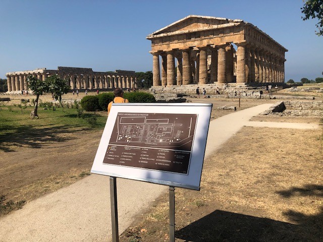 In visita al parco archeologico di Paestum accessibile anche alle persone con disabilità visiva