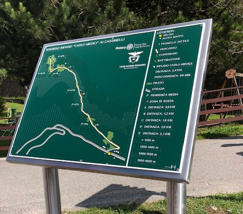 In the woods, along Cassinelli trail, towards Presolana (Valseriana-bg)